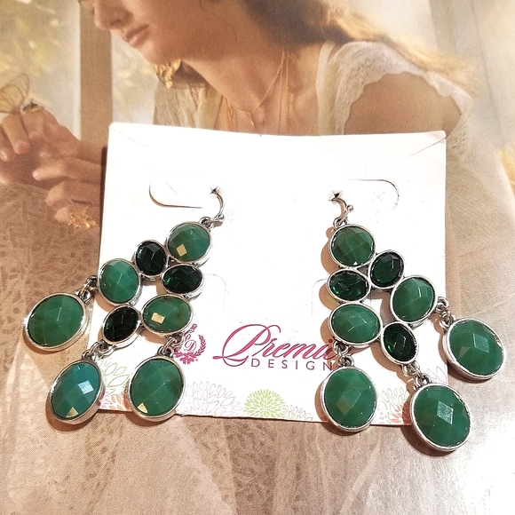 NEW Premier Designs Cascading Green Stone Earrings - Picture 5 of 5